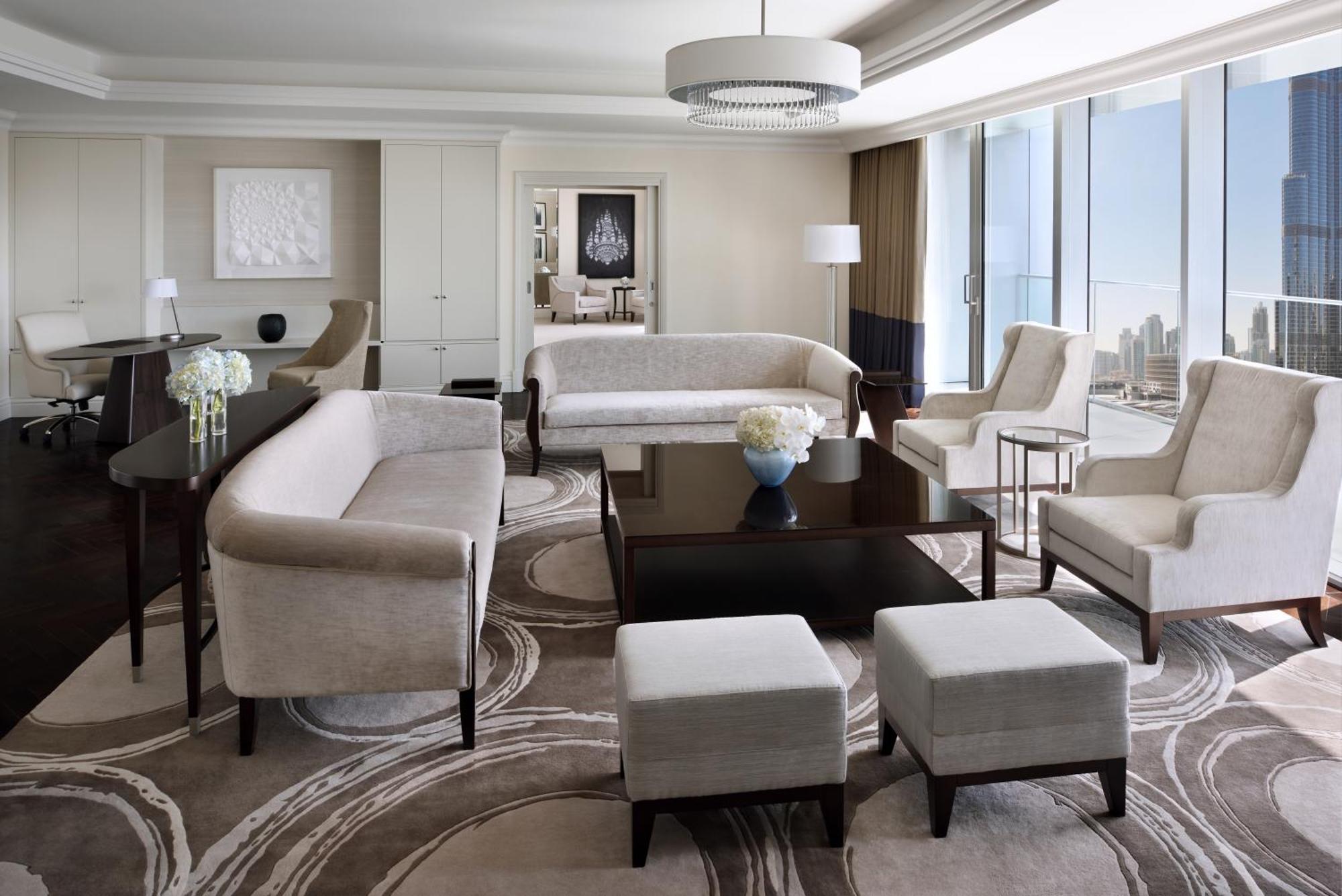 Kempinski The Boulevard Ντουμπάι Εξωτερικό φωτογραφία A living room in a suite at the Four Seasons Hotel, New York City