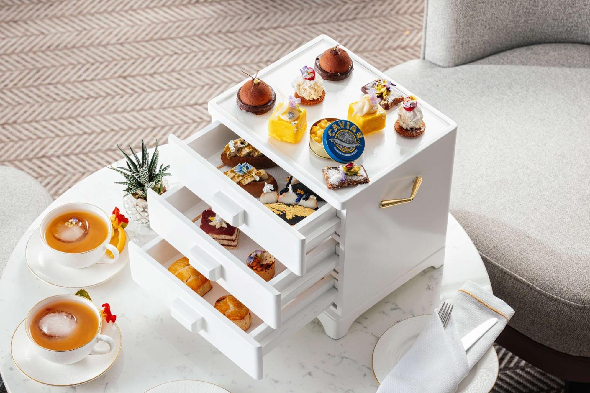 Kempinski The Boulevard Ντουμπάι Εξωτερικό φωτογραφία Afternoon tea at The Ritz-Carlton, Hong Kong